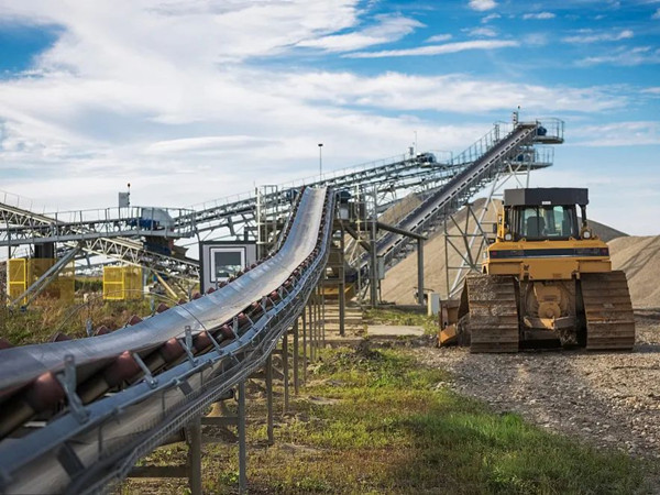 是什么設(shè)備讓輸送帶運(yùn)輸更安全、更高能效？