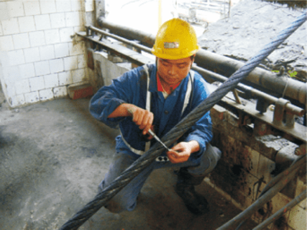 突發(fā)！一纜車鋼絲繩斷裂，8人命懸365米高空！